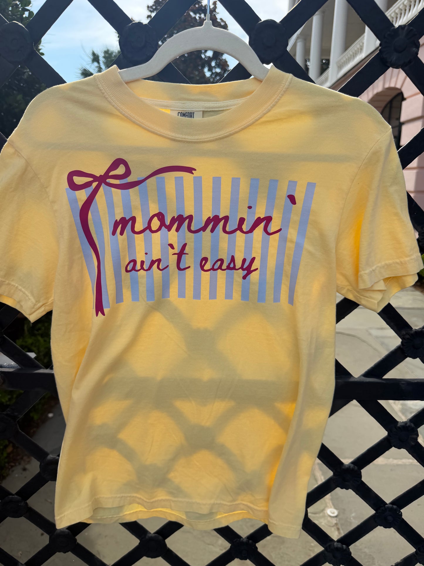 Mommin’ Ain’t Easy Graphic Tee – Butter Yellow